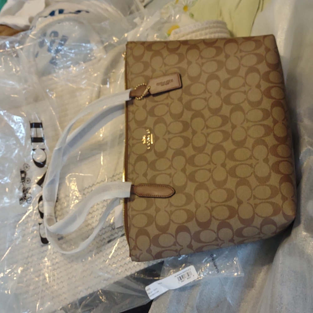 Coach Signature zip tote